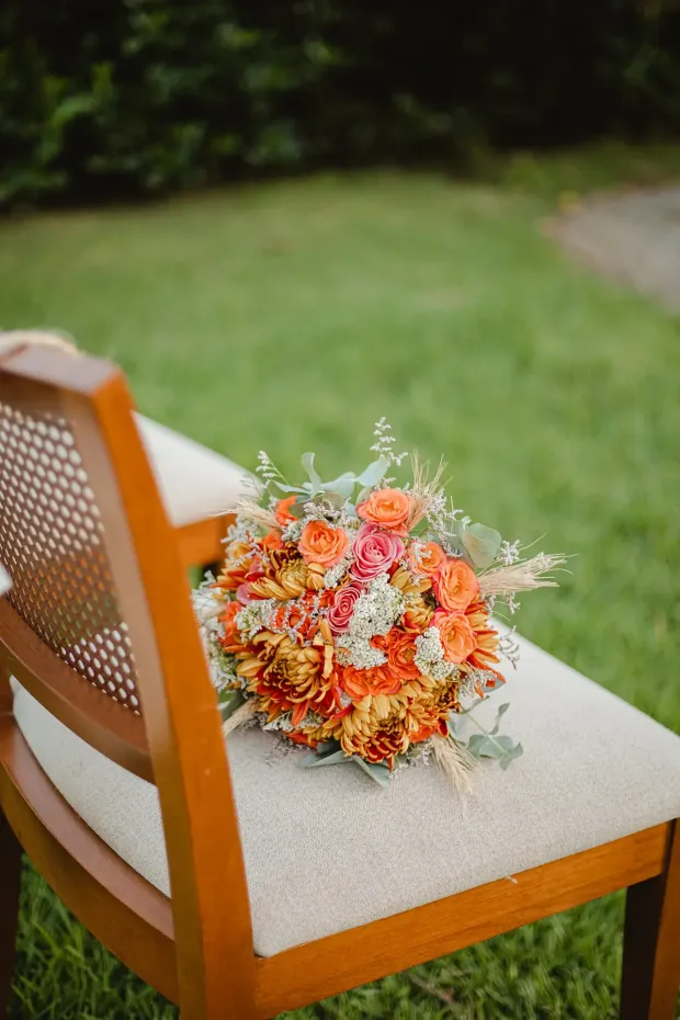 trouwen op een boerderij met overnachting decoratie stoel