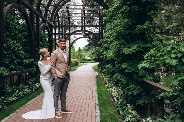 bruiloft shoot in een tuin