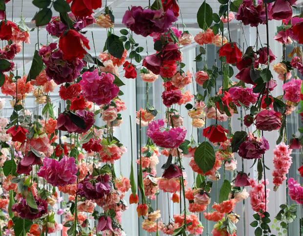 rode bruiloft decoratie bloemen