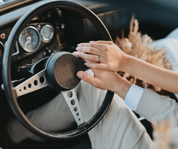 Van klassiek tot sportief: ontdek de kosten van een trouwauto!