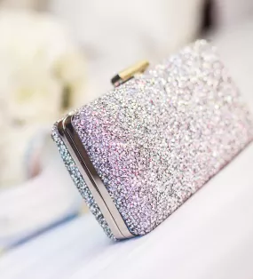 Het bruidstasje: zo kies je de perfecte clutch bij je trouwjurk