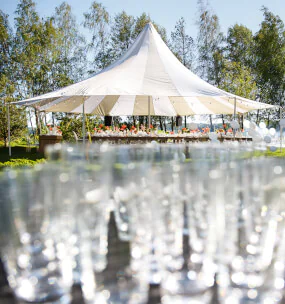 Feestje? Partyverhuur regelt alles op locatie voor je bruiloft