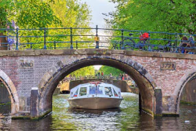 Trouwen op een boot in de Amsterdamse grachten