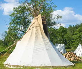 Tipi bruiloft in het bos