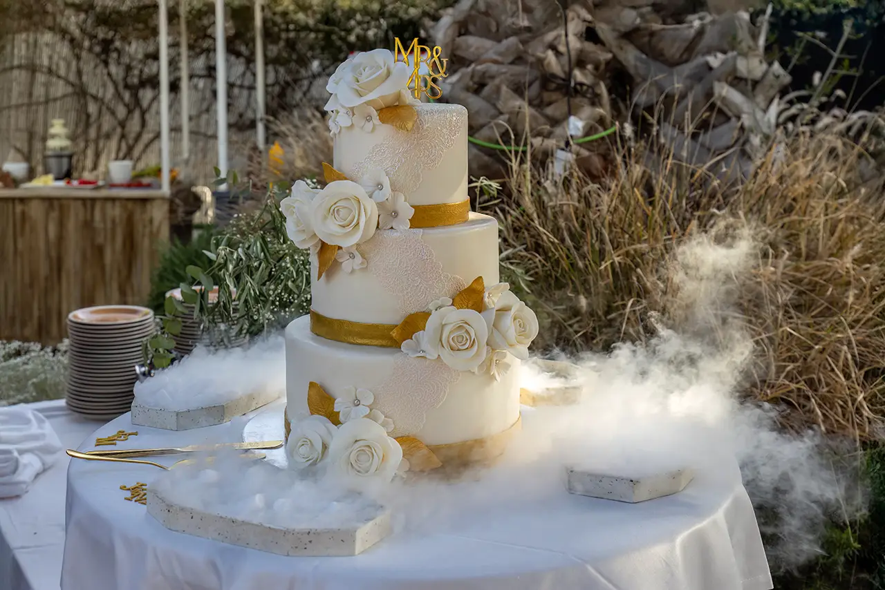 bruidstaart met drie lagen