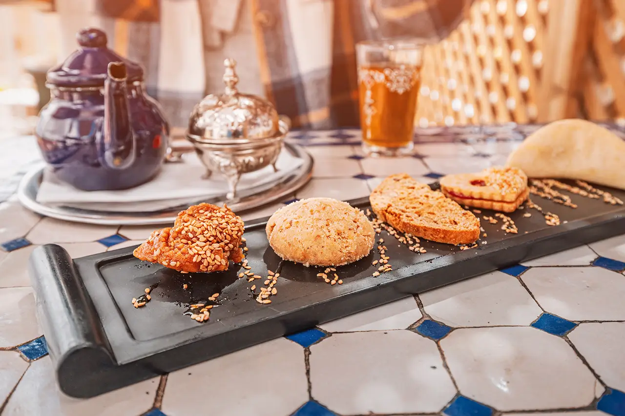 koekjes in honing op een marokkaanse bruiloft