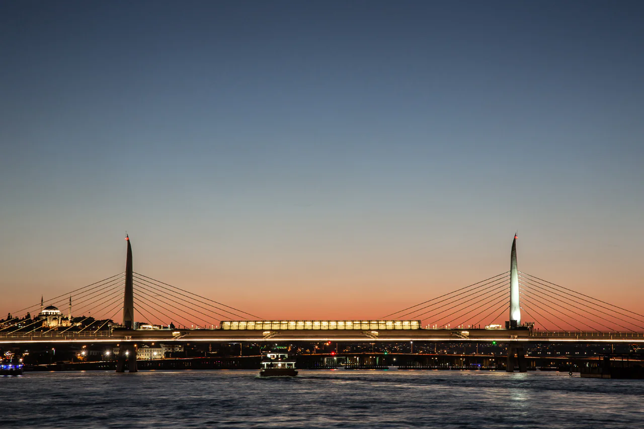 huwelijksaanzoek doen op de erasmusbrug