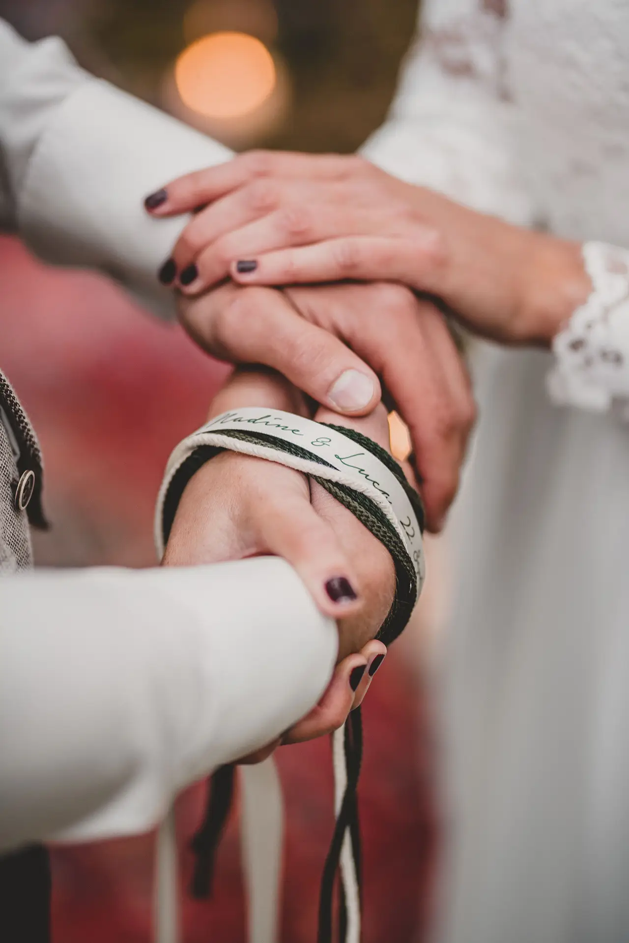 Bruiloft persoonlijker maken: handfasting