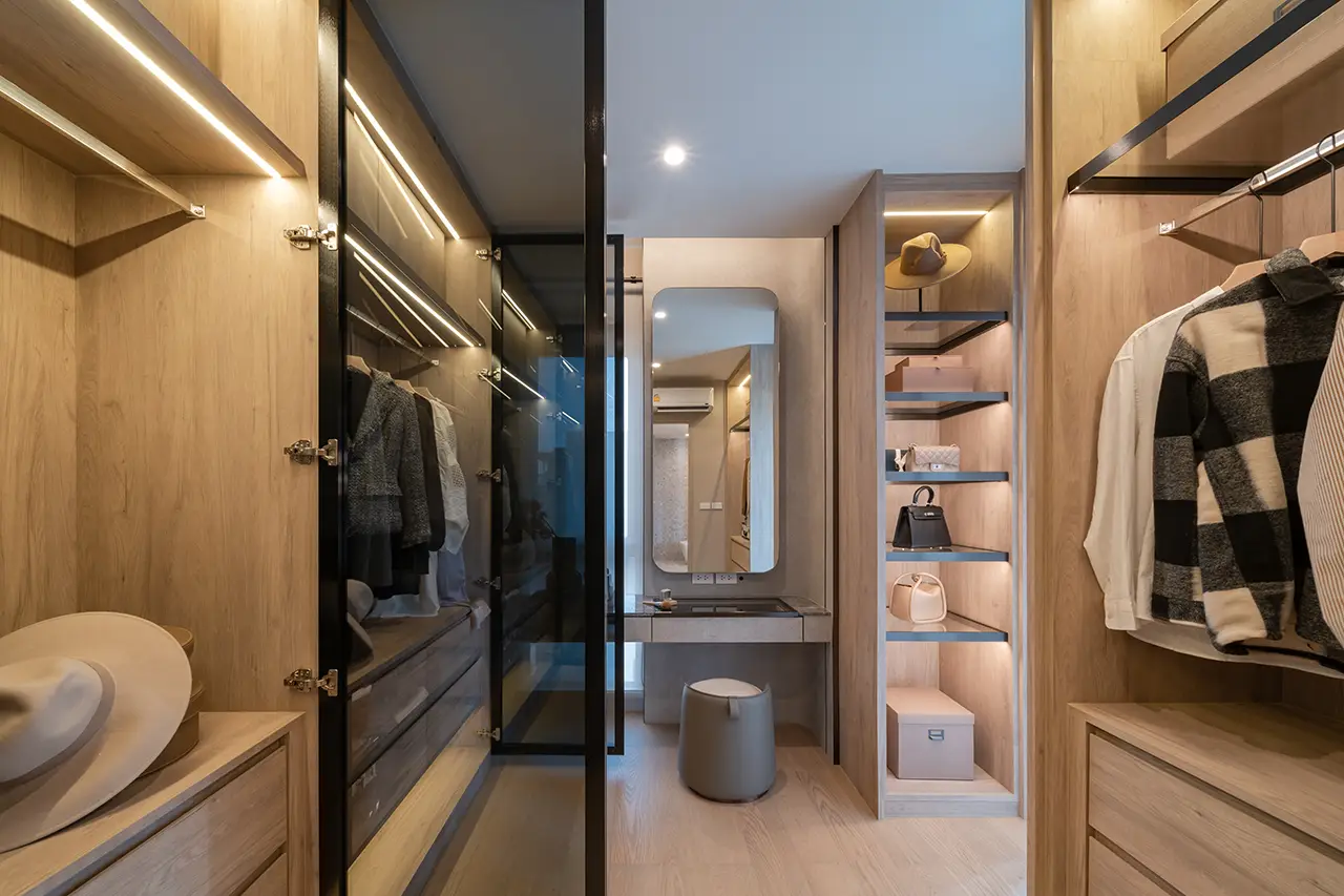 Kledingkastruimte verdelen als je gaat samenwonen