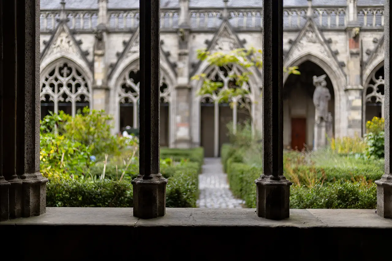 Trouwfoto's maken in de Kloostertuin in Utrecht