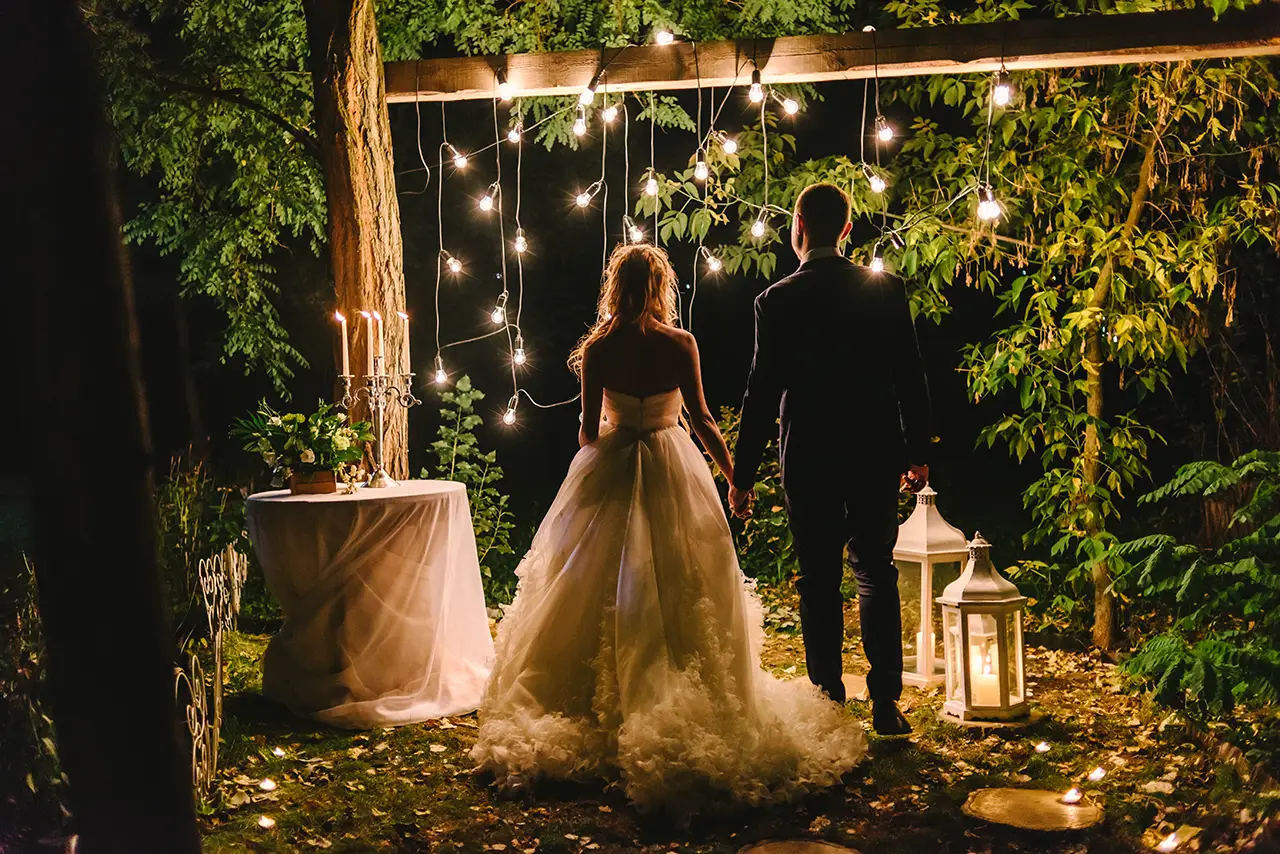 Herfstbruiloft zorgt voor romantisch licht