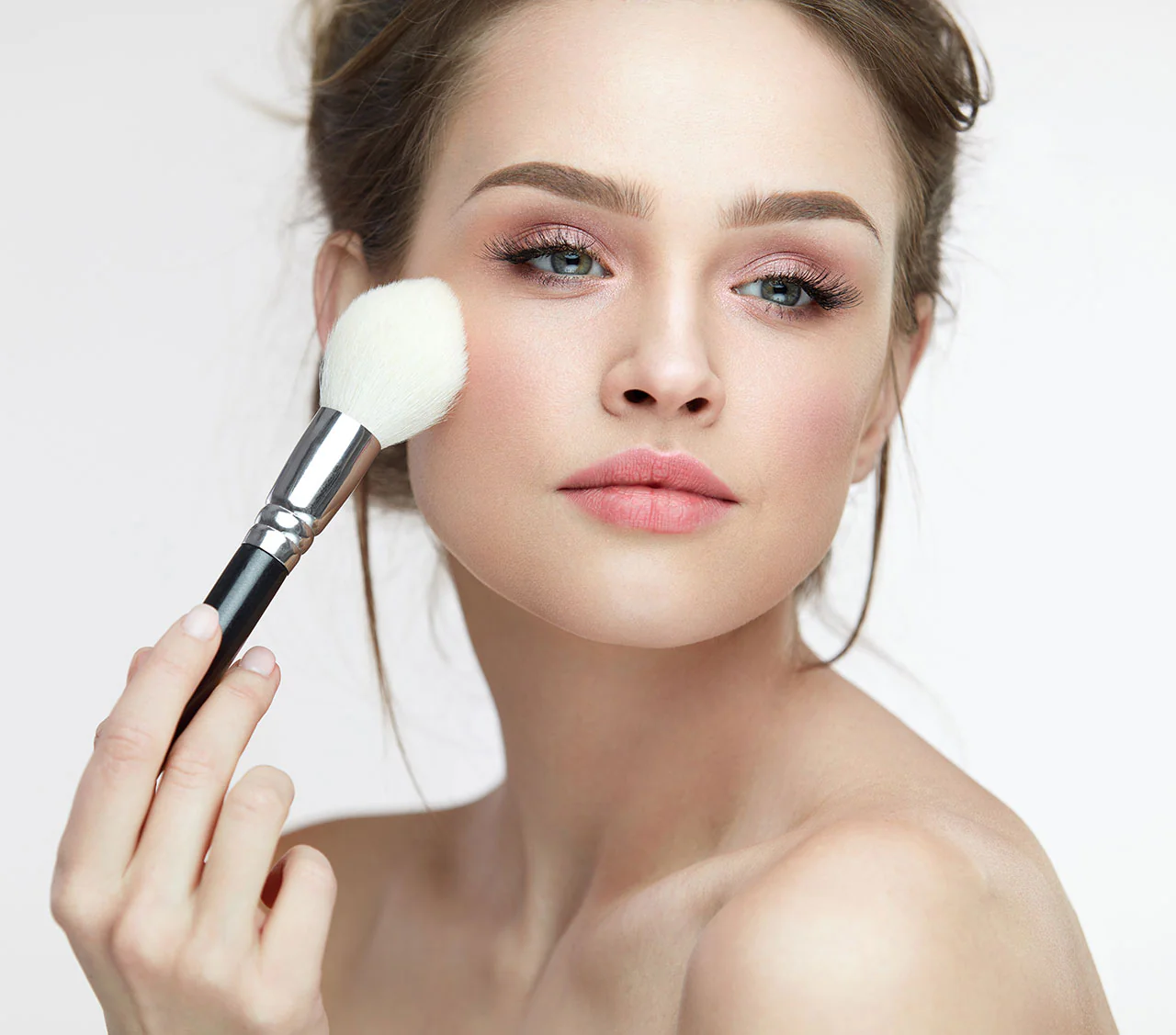 Zelf bruidsmake-up doen? Check deze tips!